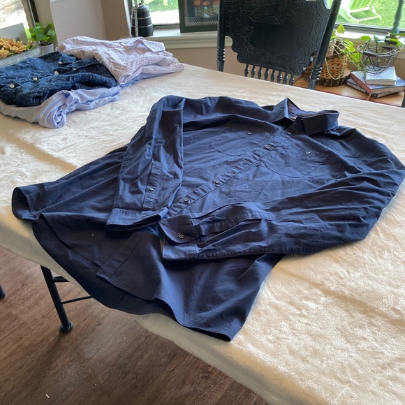 Mens Michael Kors Button Down Shirt. Size XL. - Picture 3 of 3